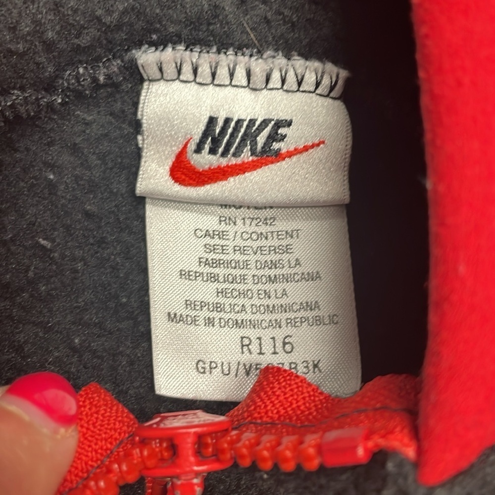 Nike Kids Black Fleece Pull over Hoodie Boys Girls Size Medium - Picture 2 of 4